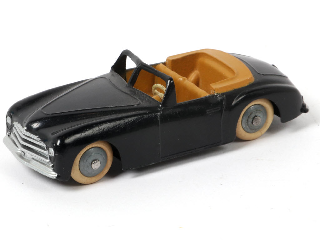 Lot 244 - DINKY TOYS (FRANCE) (1)