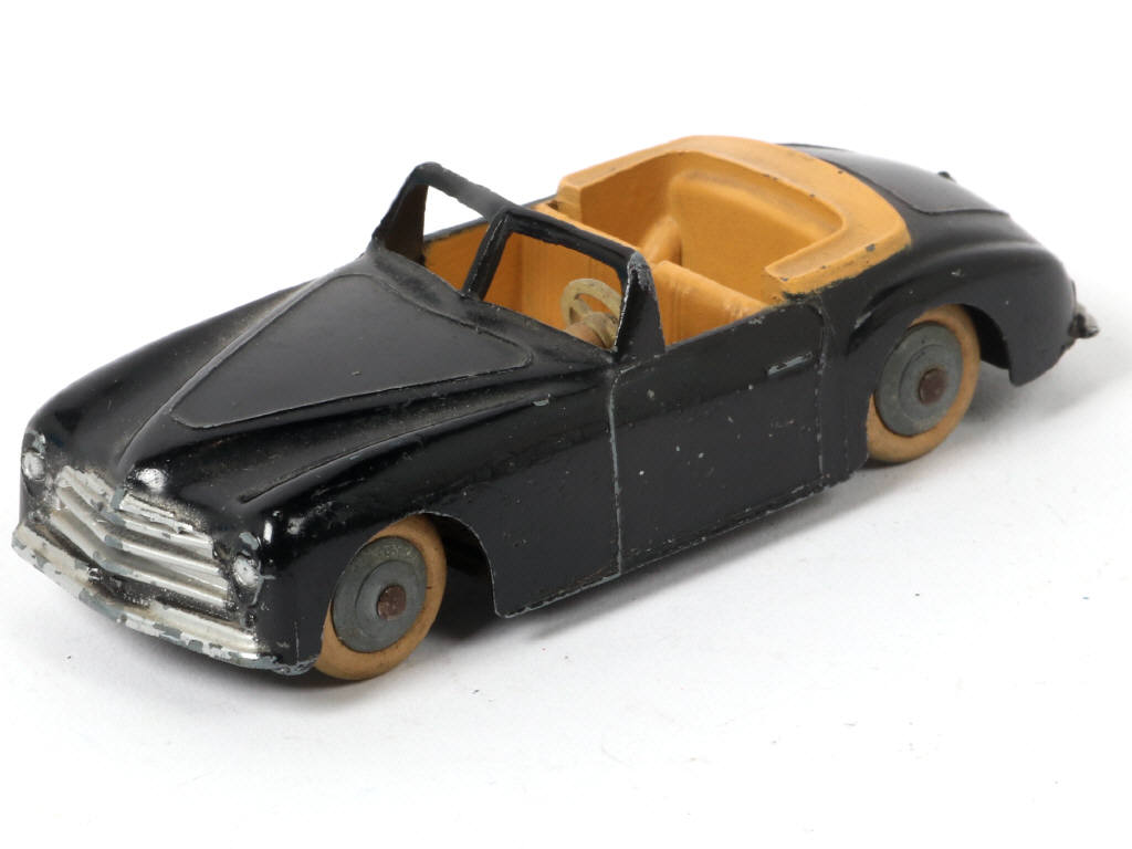 Lot 245 - DINKY TOYS (FRANCE) (1)