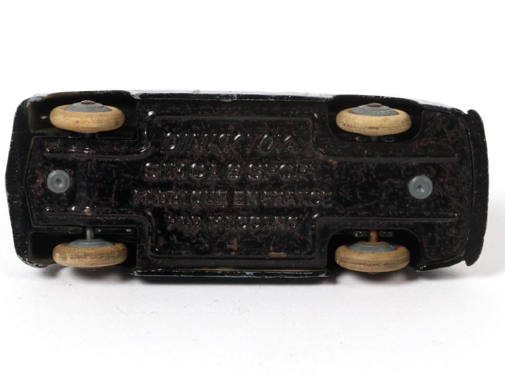 Lot 245 - DINKY TOYS (FRANCE) (1)