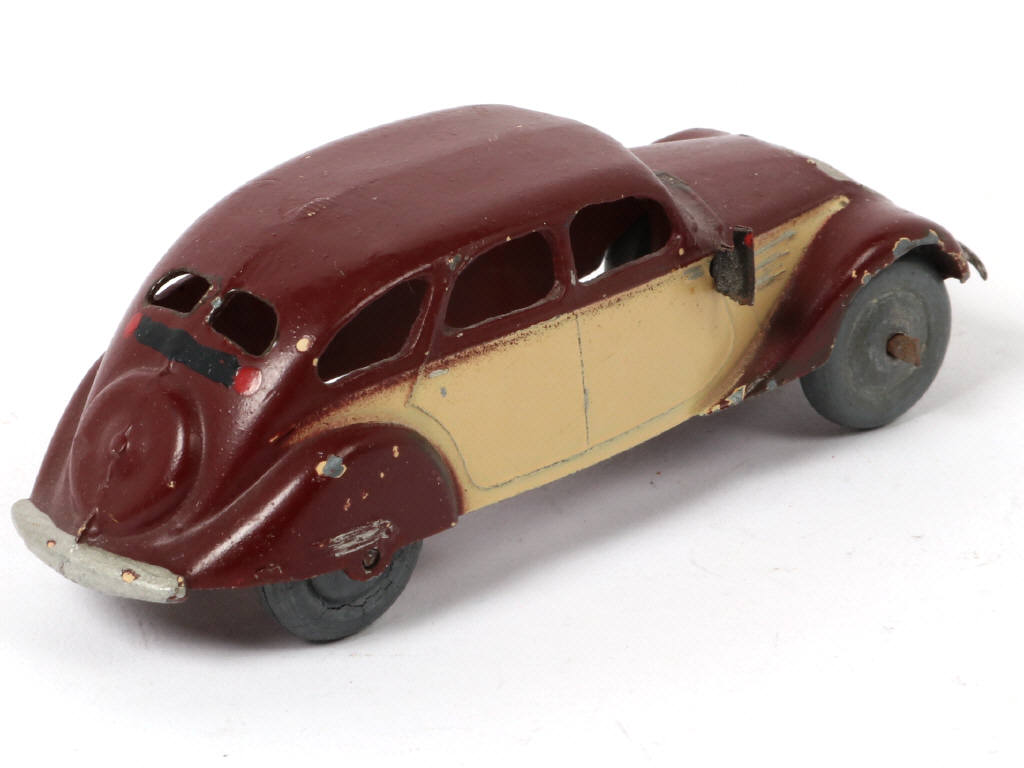 Lot 229 - DINKY TOYS (FRANCE) (1)