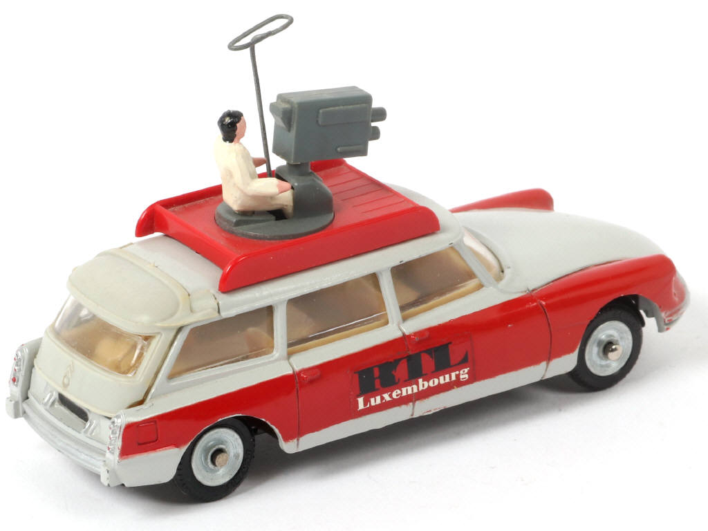 Lot 252 - DINKY TOYS (FRANCE) (1)