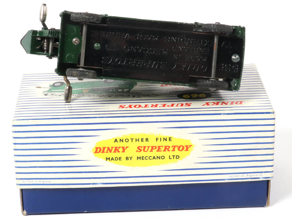 Lot 391 - DINKY TOYS (GB) (1)