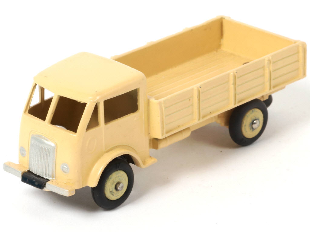 Lot 300 - DINKY TOYS (FRANCE) (1)