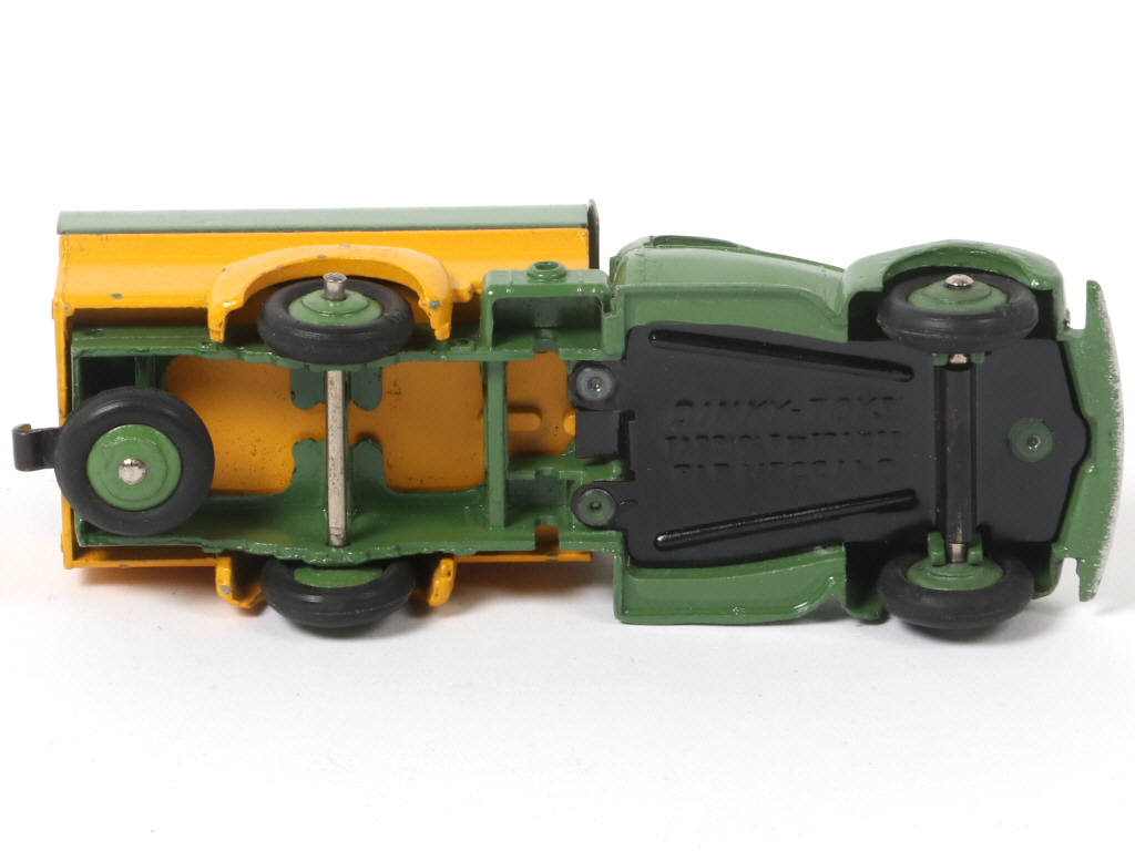 Lot 316 - DINKY TOYS (FRANCE) (1)