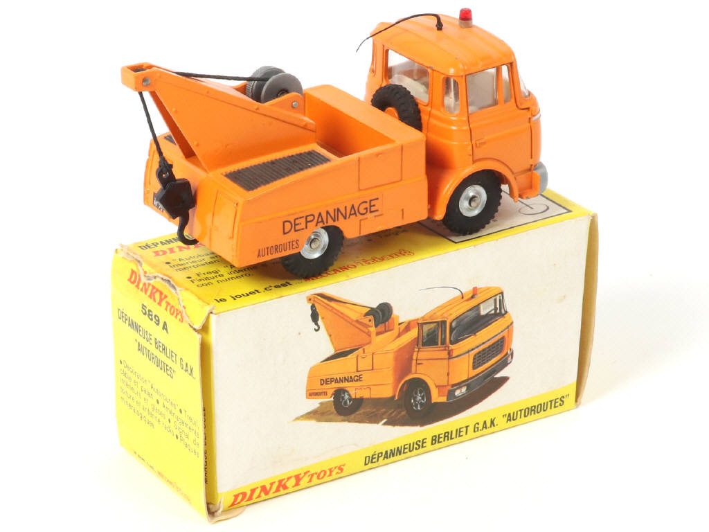 Lot 337 - DINKY TOYS (FRANCE) (1)