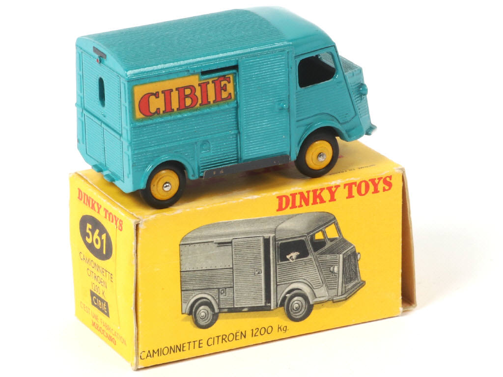 Lot 323 - DINKY TOYS (FRANCE) (1)