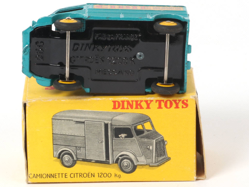 Lot 323 - DINKY TOYS (FRANCE) (1)