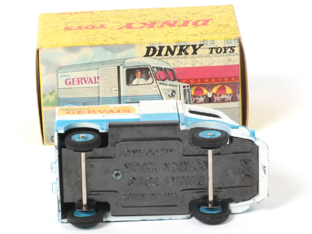 Lot 324 - DINKY TOYS (FRANCE) (1)