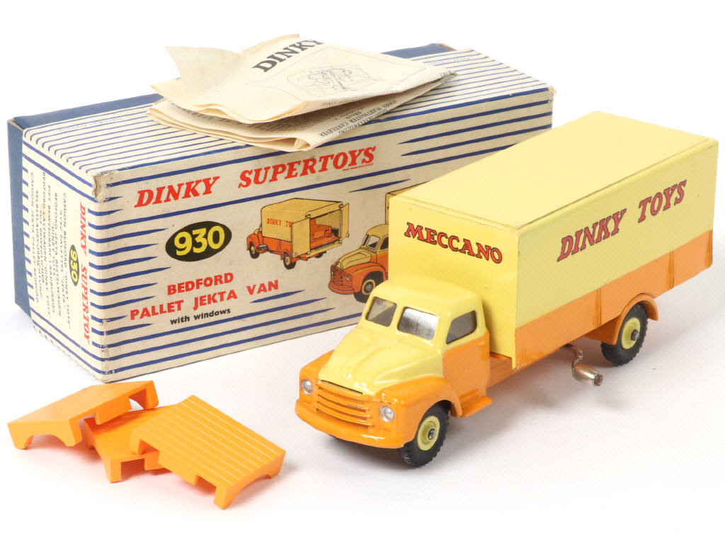 Lot 387 - DINKY TOYS (GB) (1)