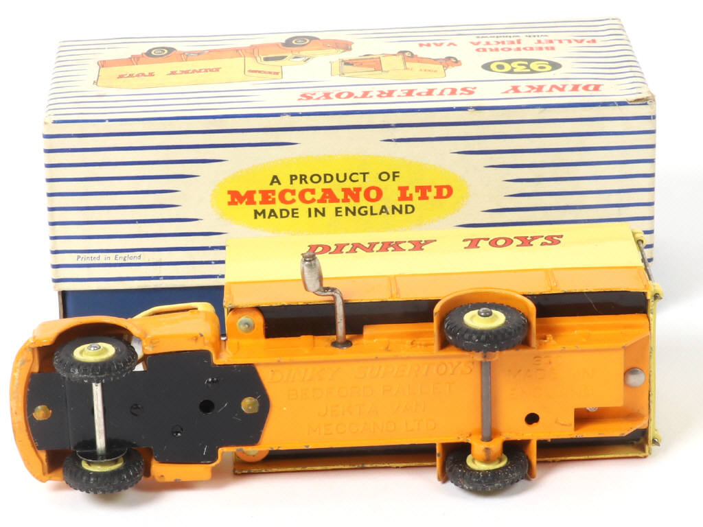 Lot 387 - DINKY TOYS (GB) (1)