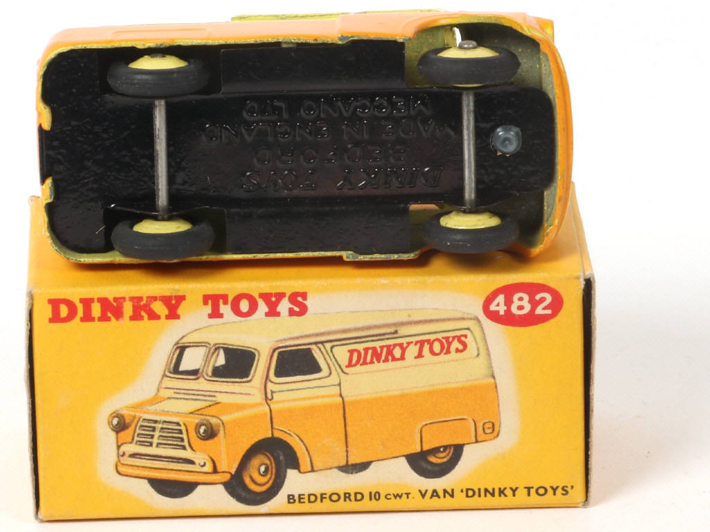 Lot 380 - DINKY TOYS (GB) (1)