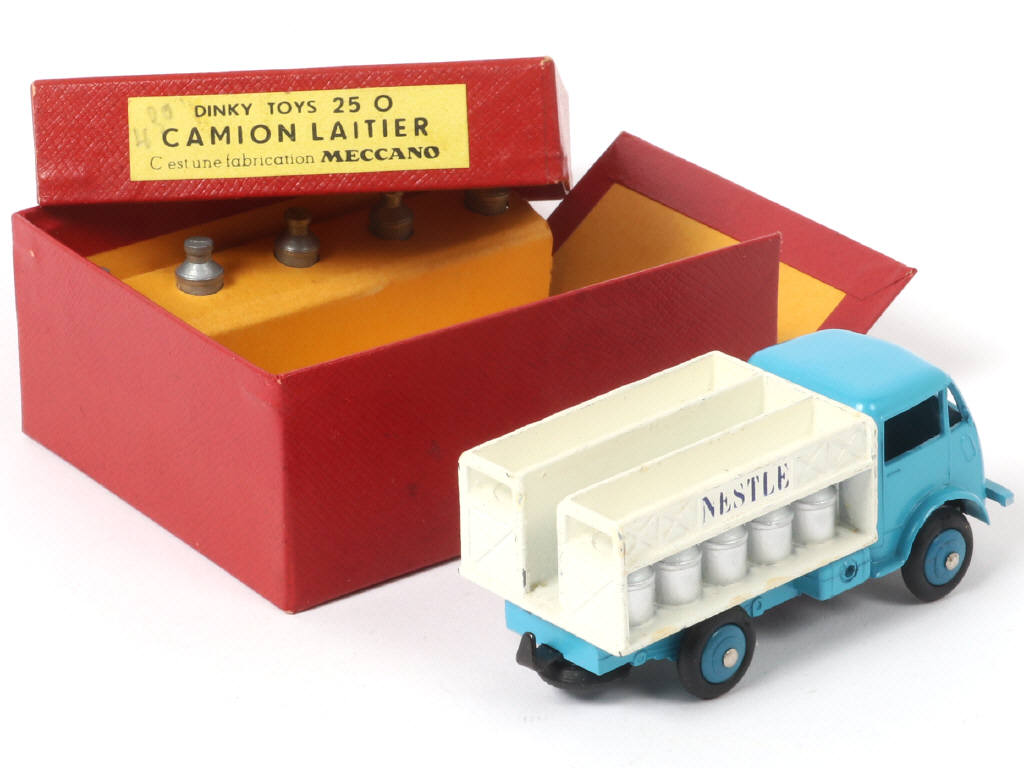 Lot 319 - DINKY TOYS (FRANCE) (1)