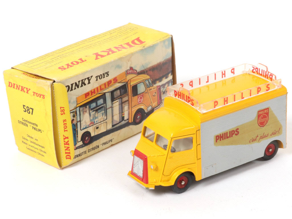 Lot 334 - DINKY TOYS (FRANCE) (1)