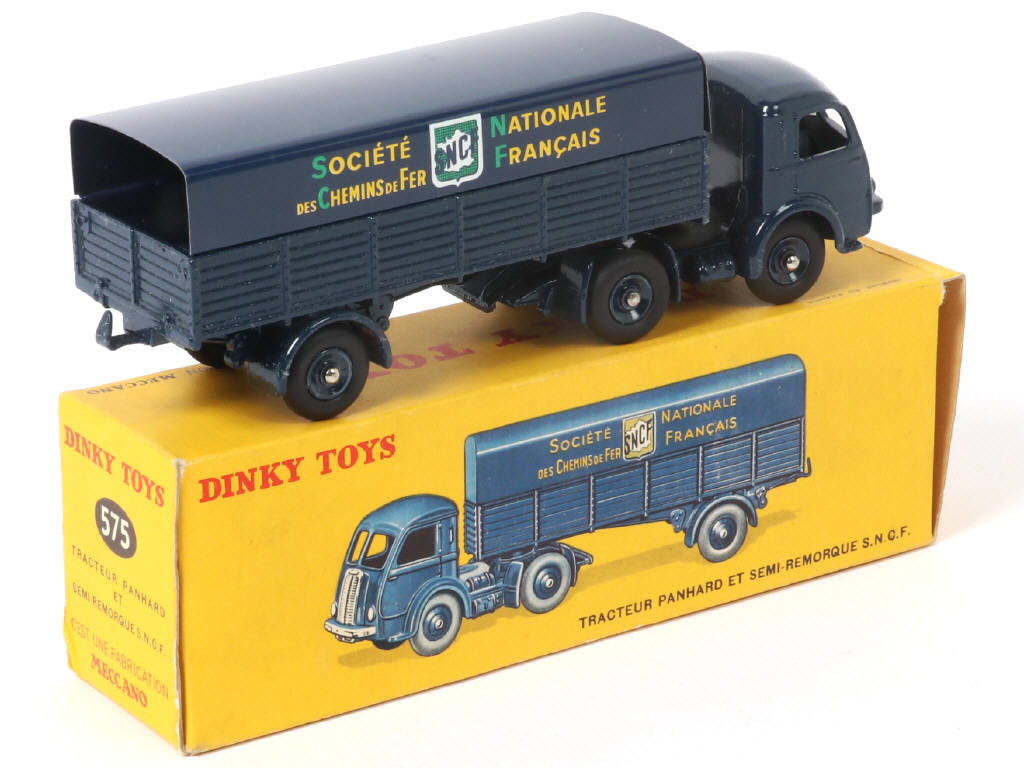 Lot 330 - DINKY TOYS (FRANCE) (1)