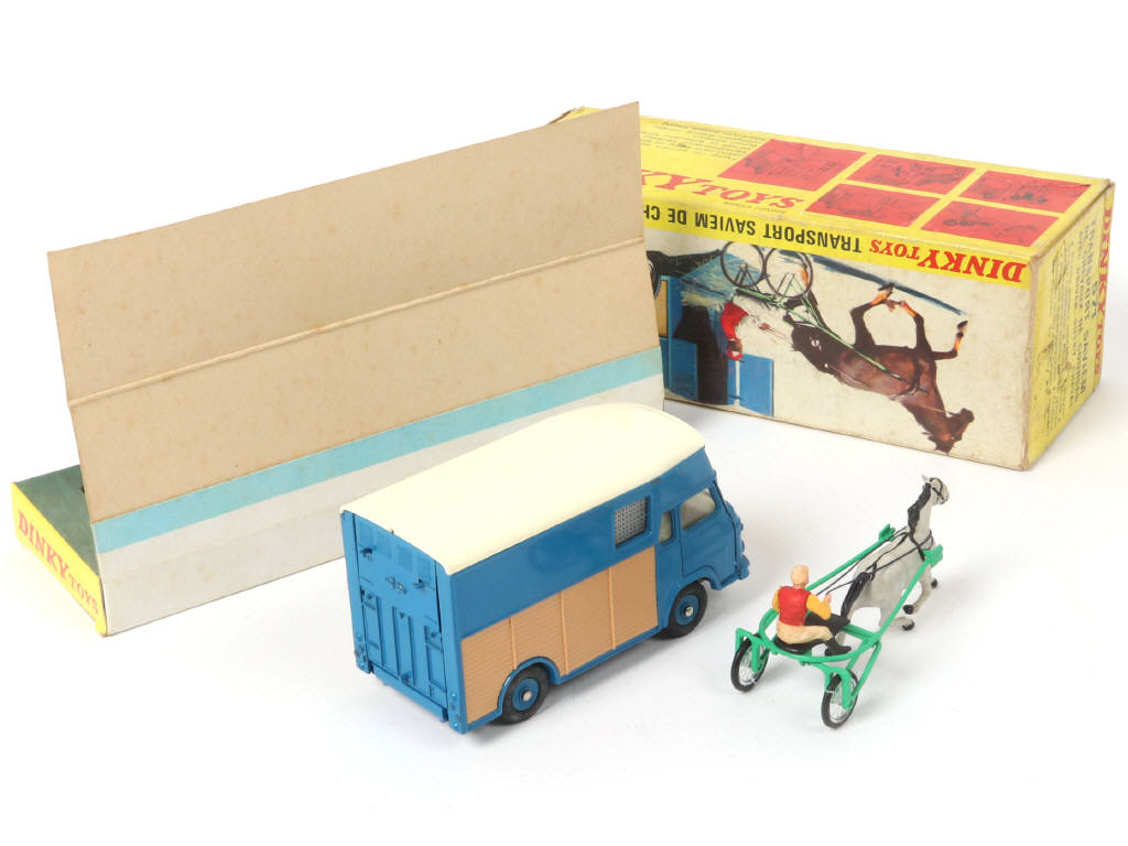 Lot 333 - DINKY TOYS (FRANCE) (1)