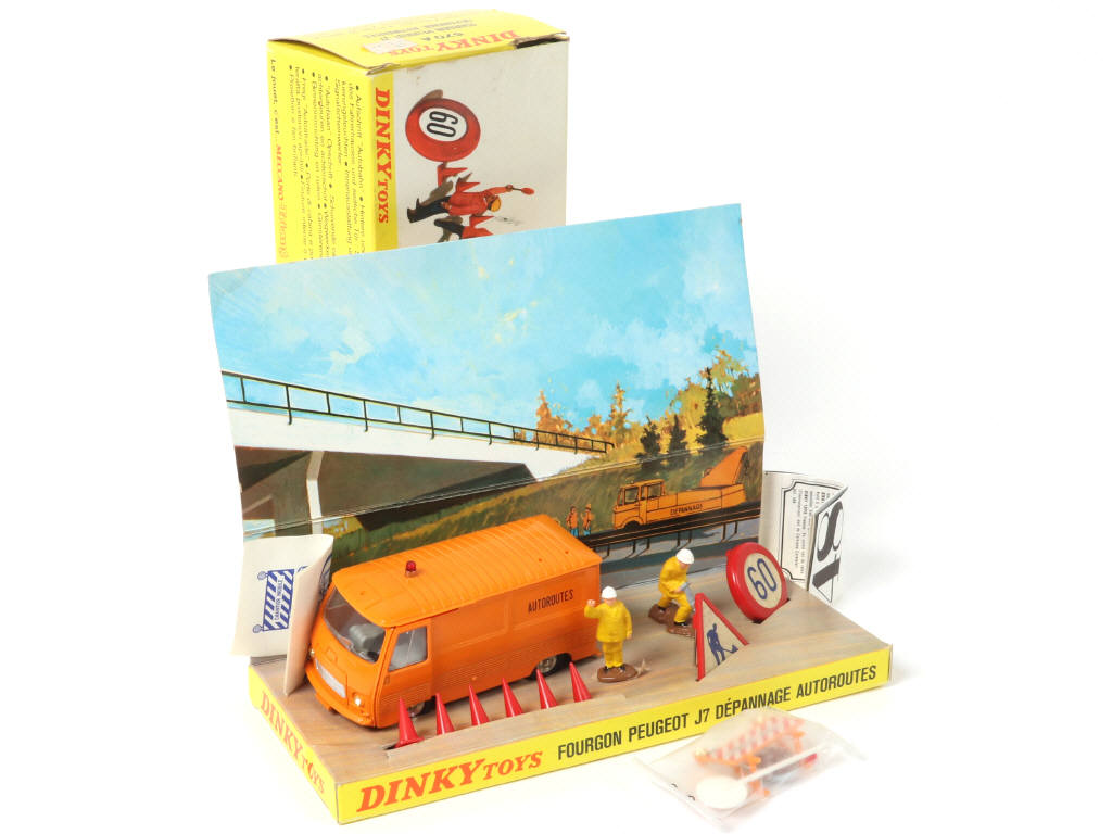 Lot 332 - DINKY TOYS (FRANCE) (1)