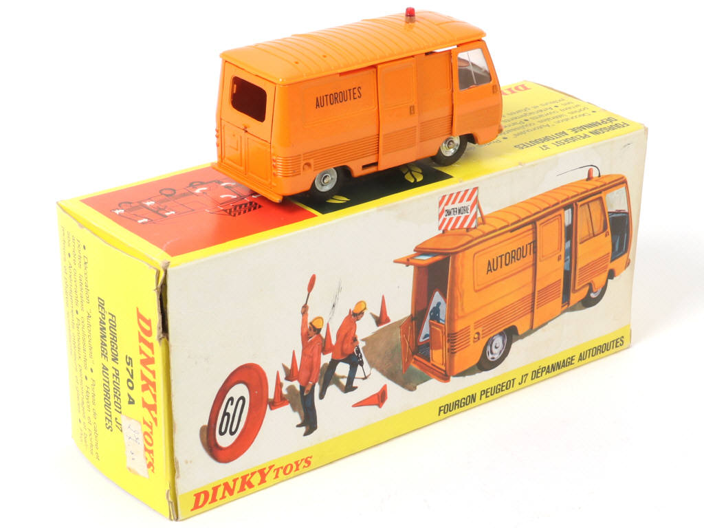 Lot 332 - DINKY TOYS (FRANCE) (1)