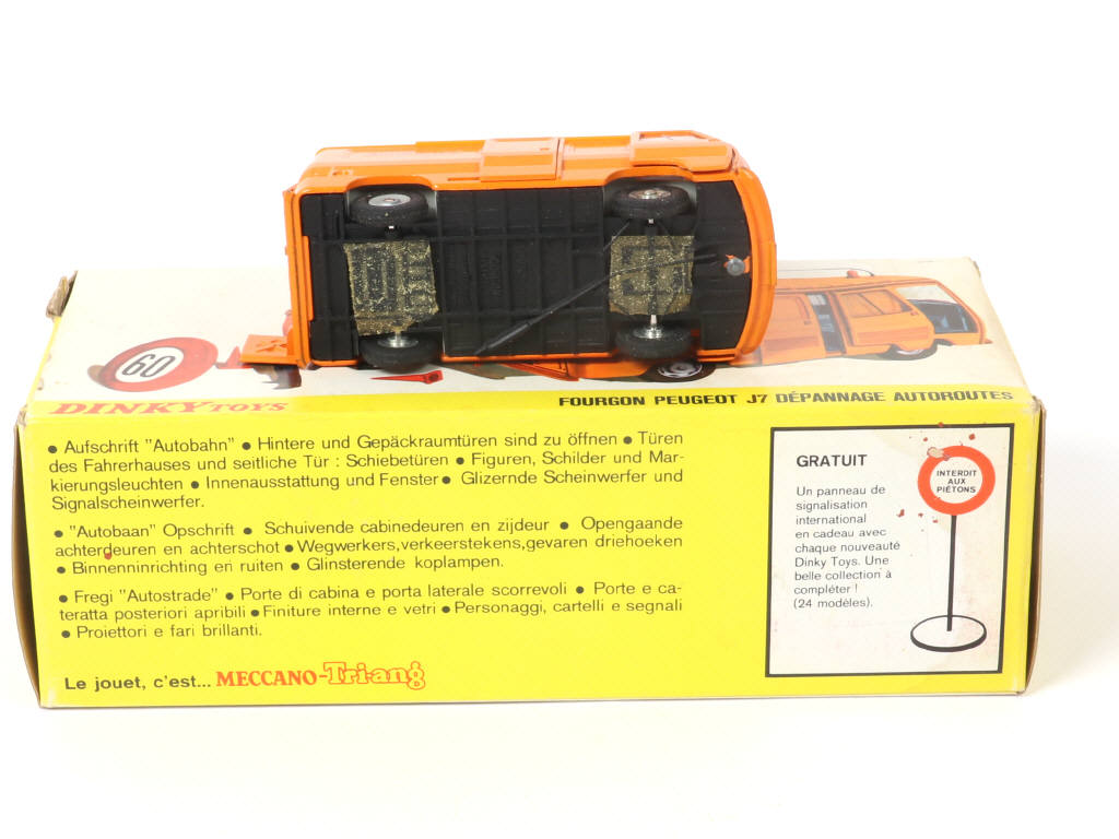 Lot 332 - DINKY TOYS (FRANCE) (1)