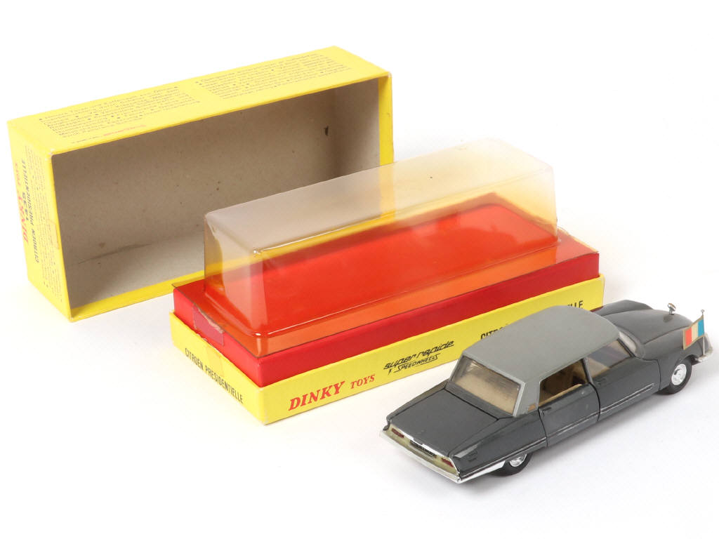 Lot 286 - DINKY TOYS (FRANCE) (1)