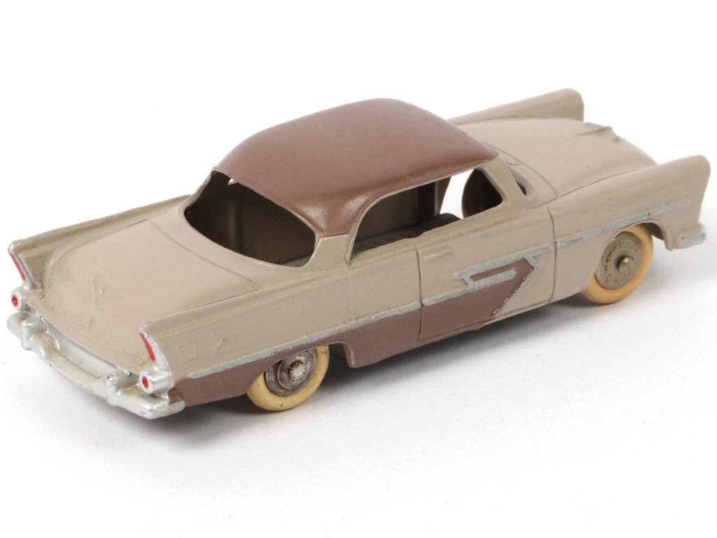 Lot 231 - DINKY TOYS (FRANCE) (1)