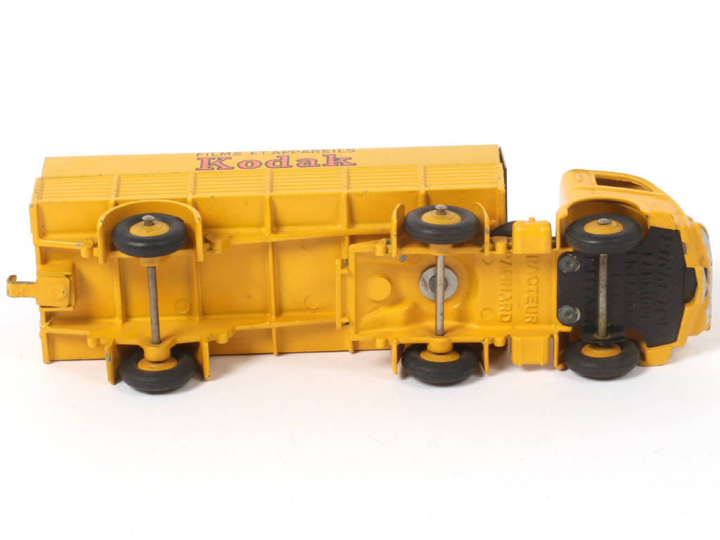 Lot 320 - DINKY TOYS (FRANCE) (1)