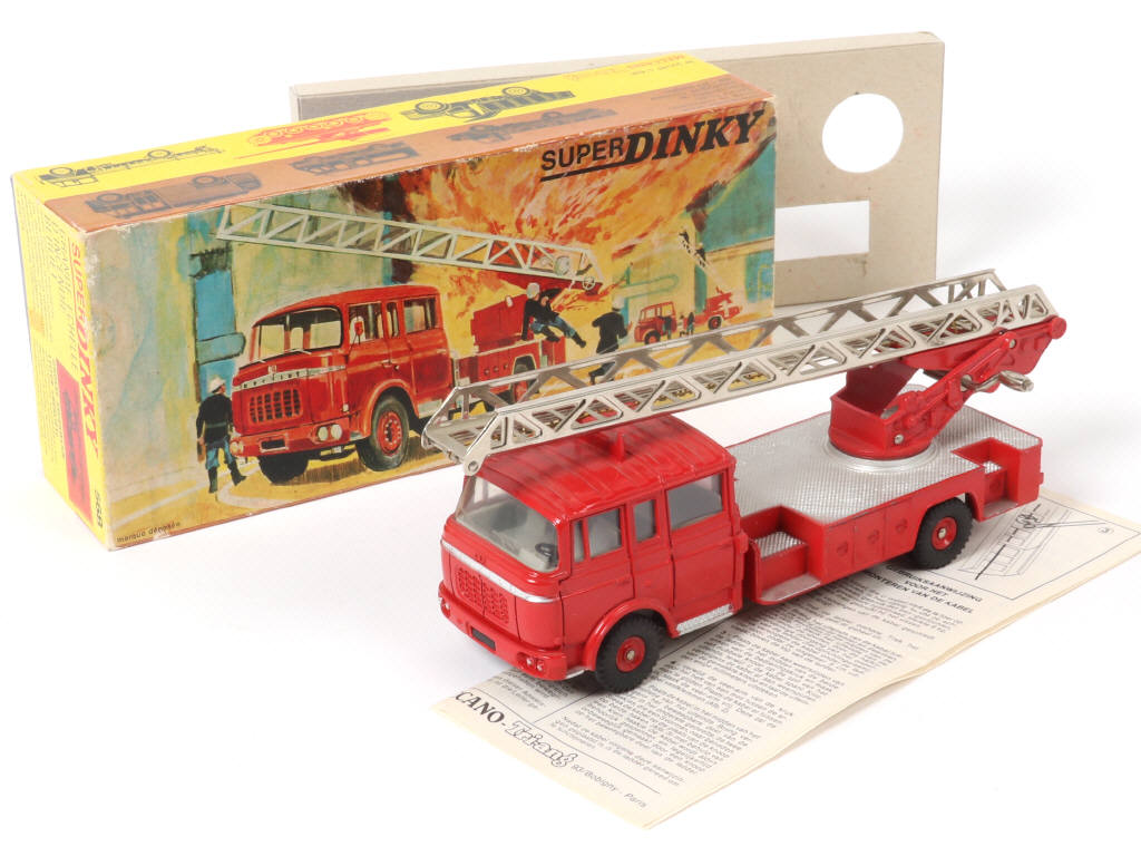 Lot 331 - DINKY TOYS (FRANCE) (1)