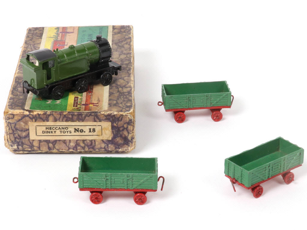 Lot 354 - DINKY TOYS (GB) (1)