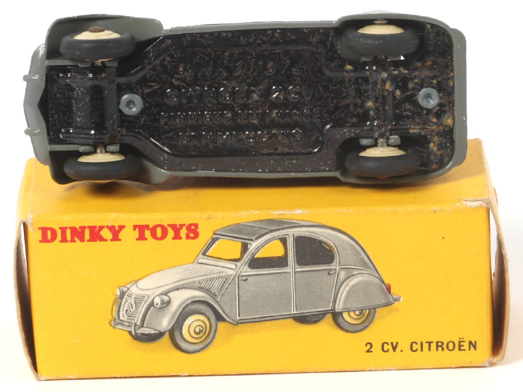 Lot 261 - DINKY TOYS (FRANCE) (1)