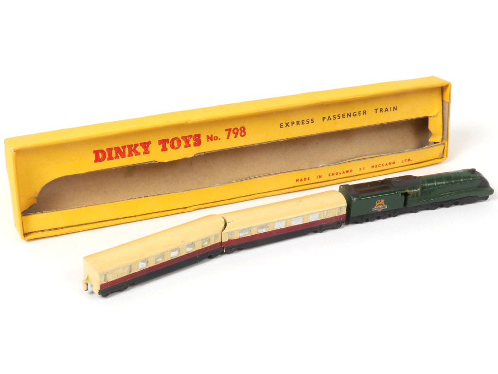 Lot 353 - DINKY TOYS (GB) (1)