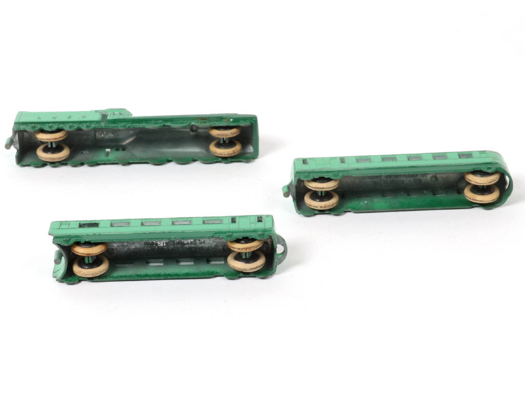 Lot 352 - DINKY TOYS (GB) (1)