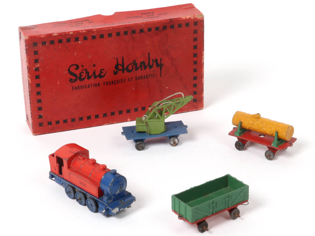 Lot 211 - DINKY TOYS (FRANCE) (1)