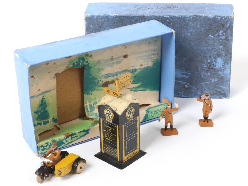 Lot 358 - DINKY TOYS (GB) (1)