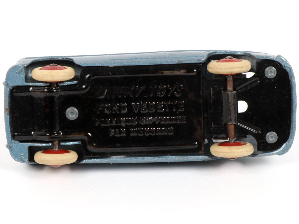 Lot 242 - DINKY TOYS (FRANCE) (1)