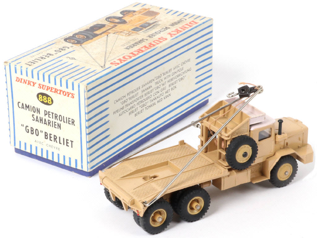 Lot 347 - DINKY TOYS (FRANCE) (1)
