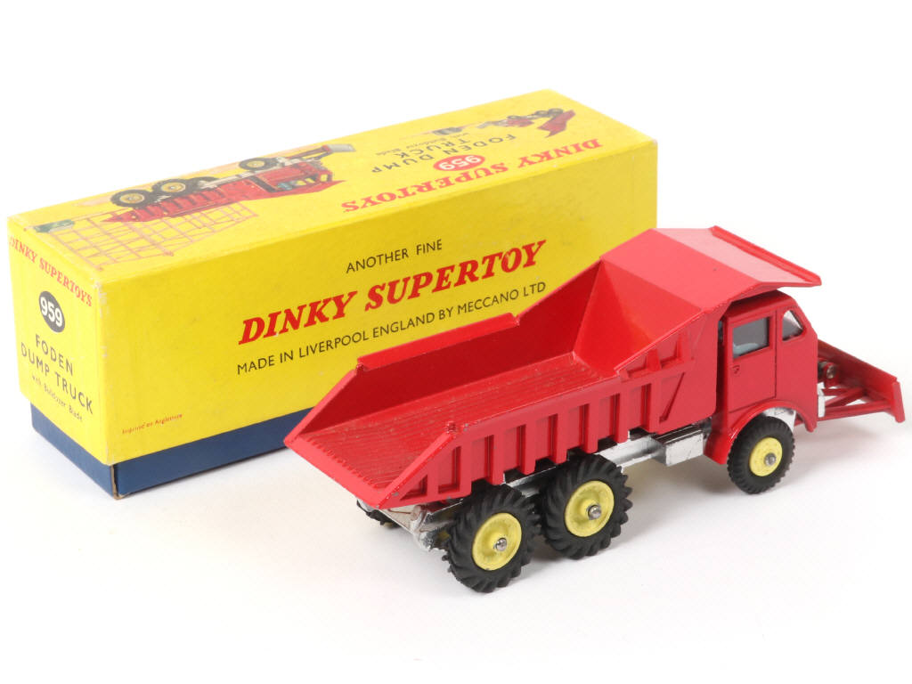 Lot 390 - DINKY TOYS (GB) (1)