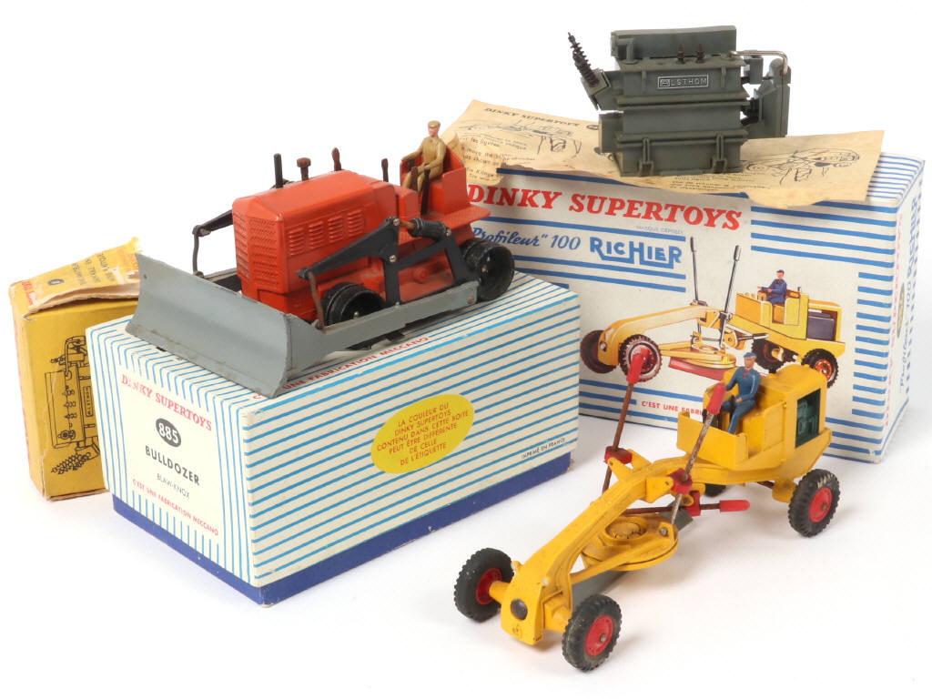 Lot 414 - DINKY TOYS (FRANCE) (3)