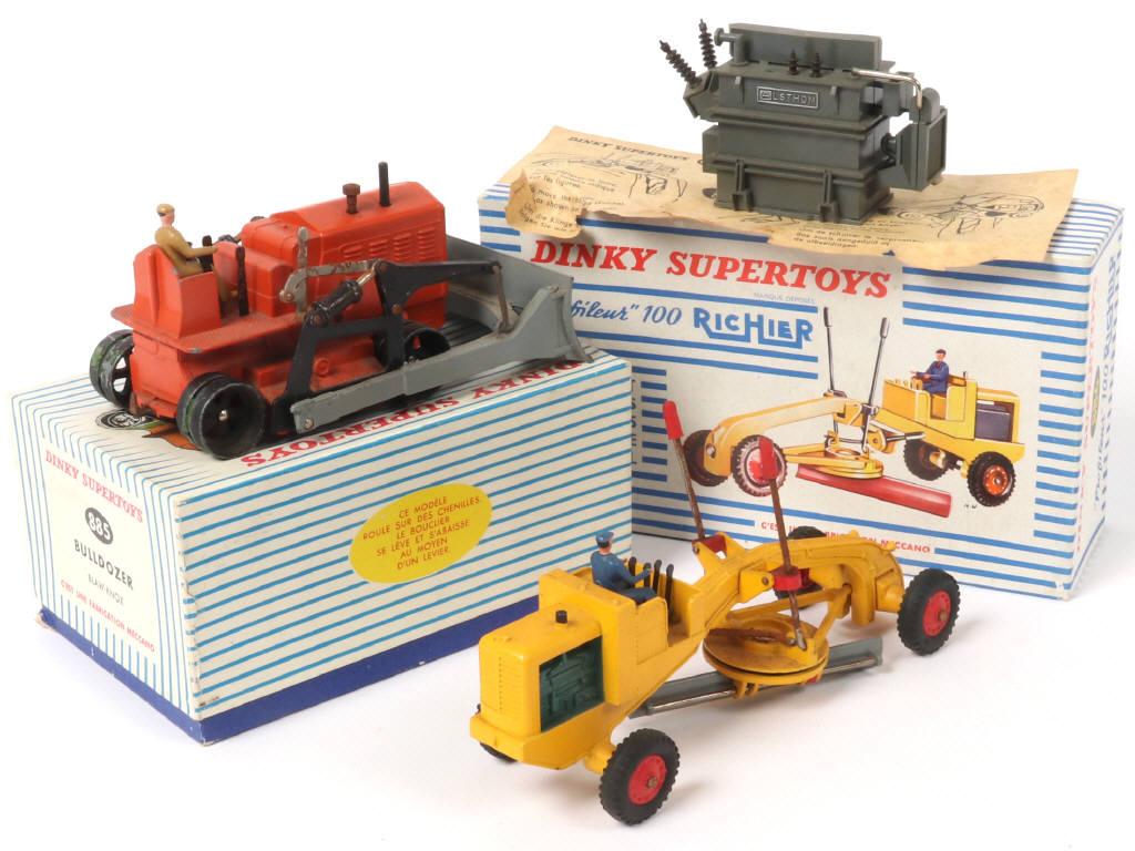 Lot 414 - DINKY TOYS (FRANCE) (3)