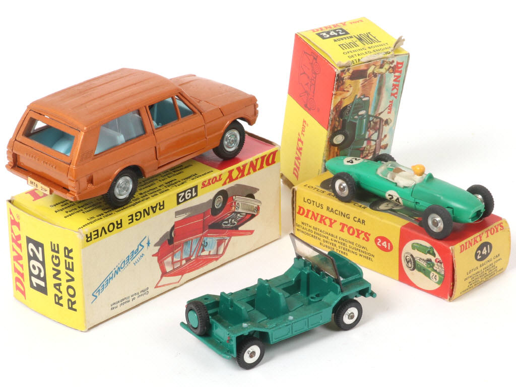 Lot 370 - DINKY TOYS (GB) (3)