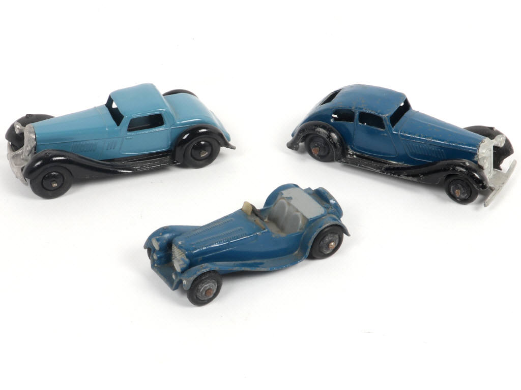 Lot 358 - DINKY TOYS (GB) (3)