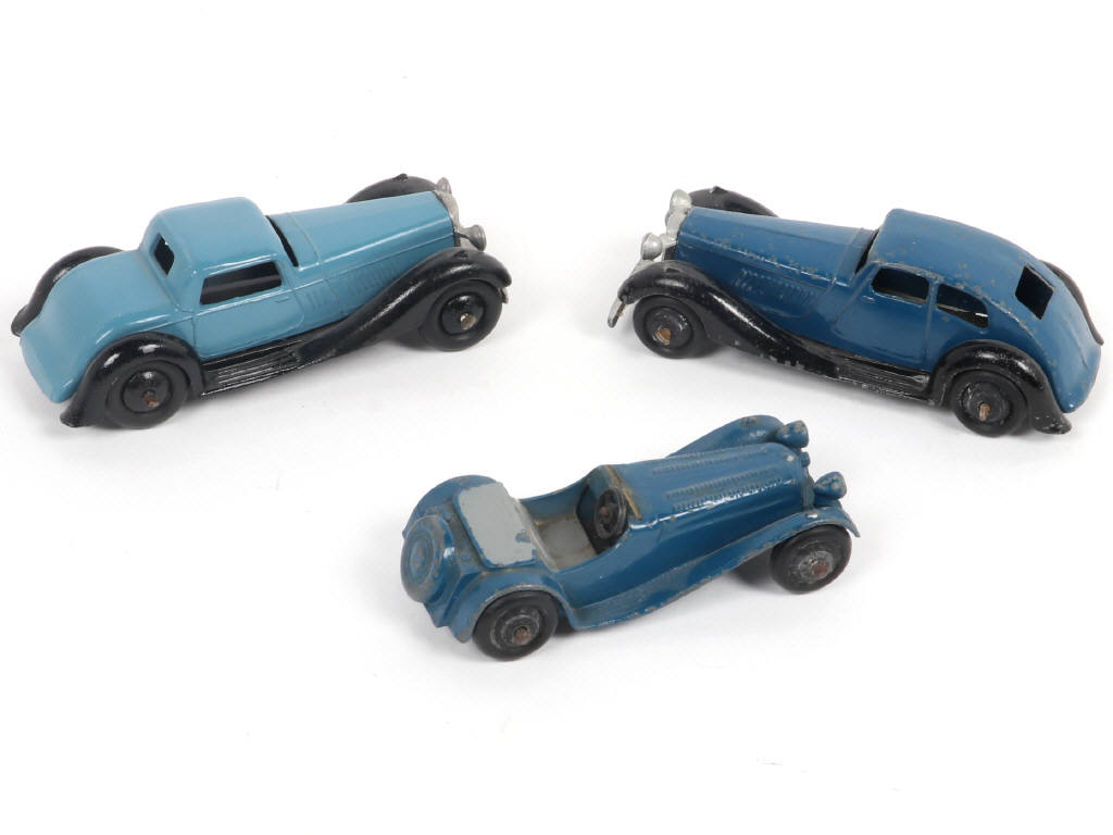 Lot 358 - DINKY TOYS (GB) (3)