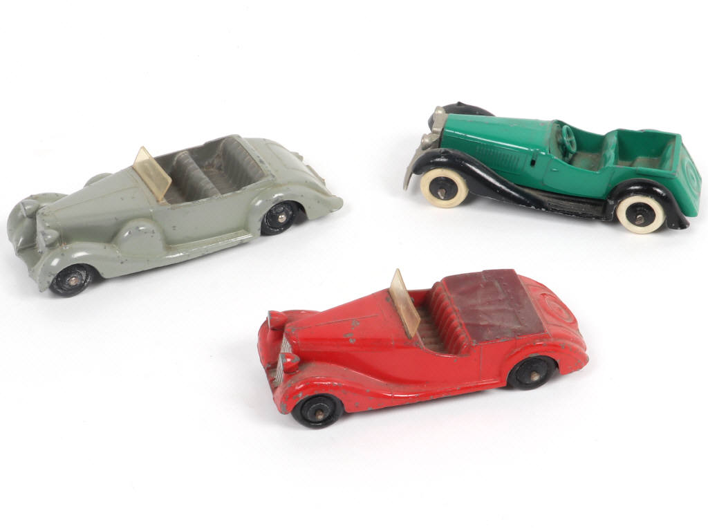 Lot 356 - DINKY TOYS (GB) (3)