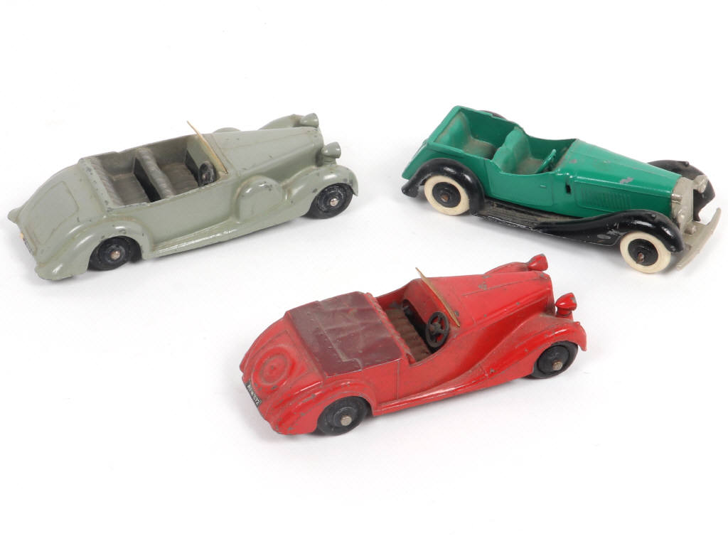 Lot 356 - DINKY TOYS (GB) (3)