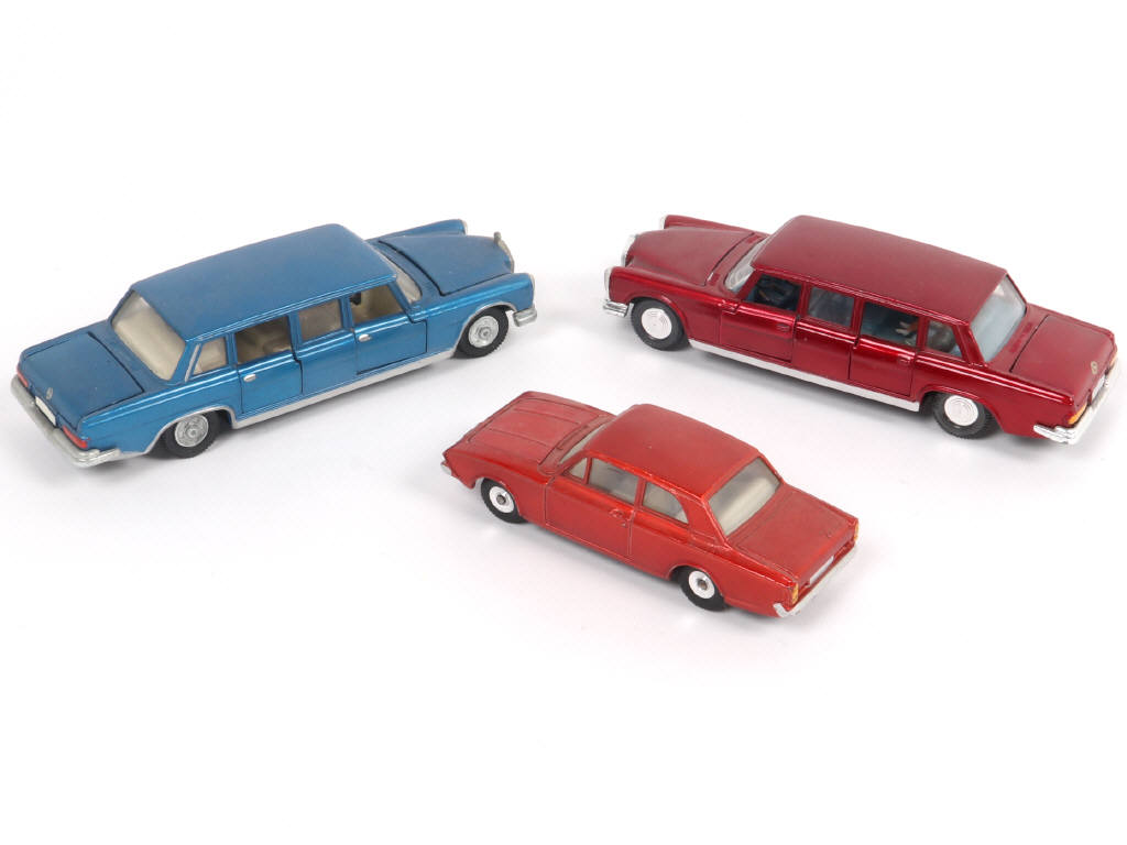 Lot 362 - DINKY TOYS (GB) (3)