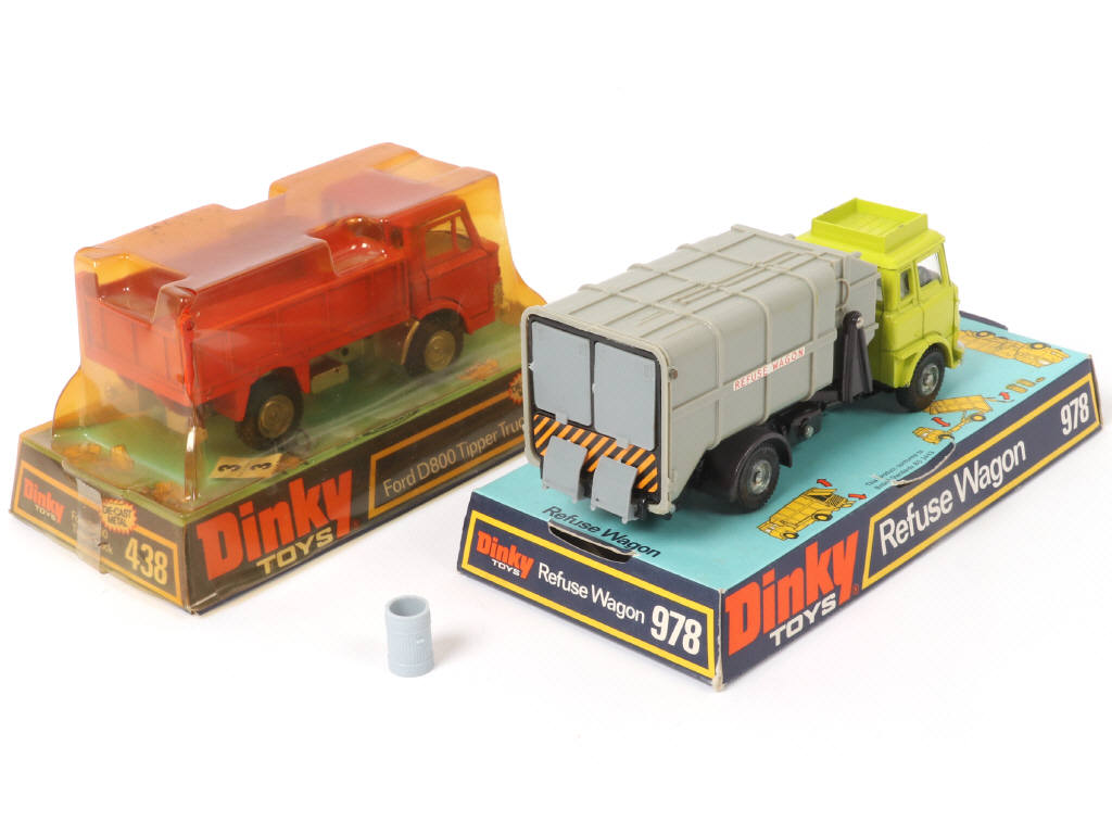 Lot 351 - DINKY TOYS (GB) (2)