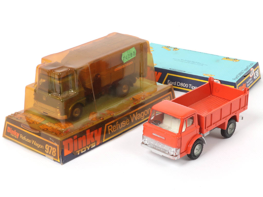 Lot 352 - DINKY TOYS (GB) (2)