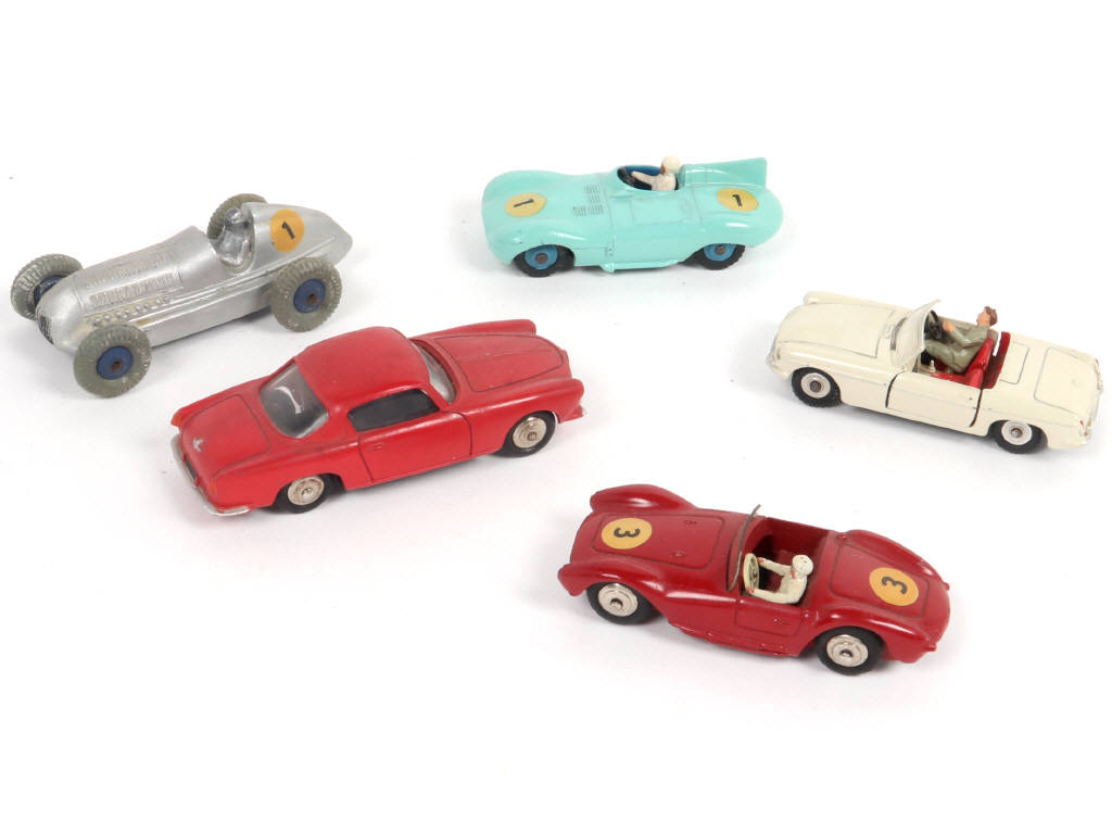Lot 98 - DIVERS (5)