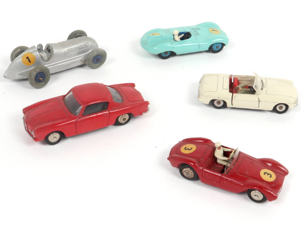 Lot 98 - DIVERS (5)