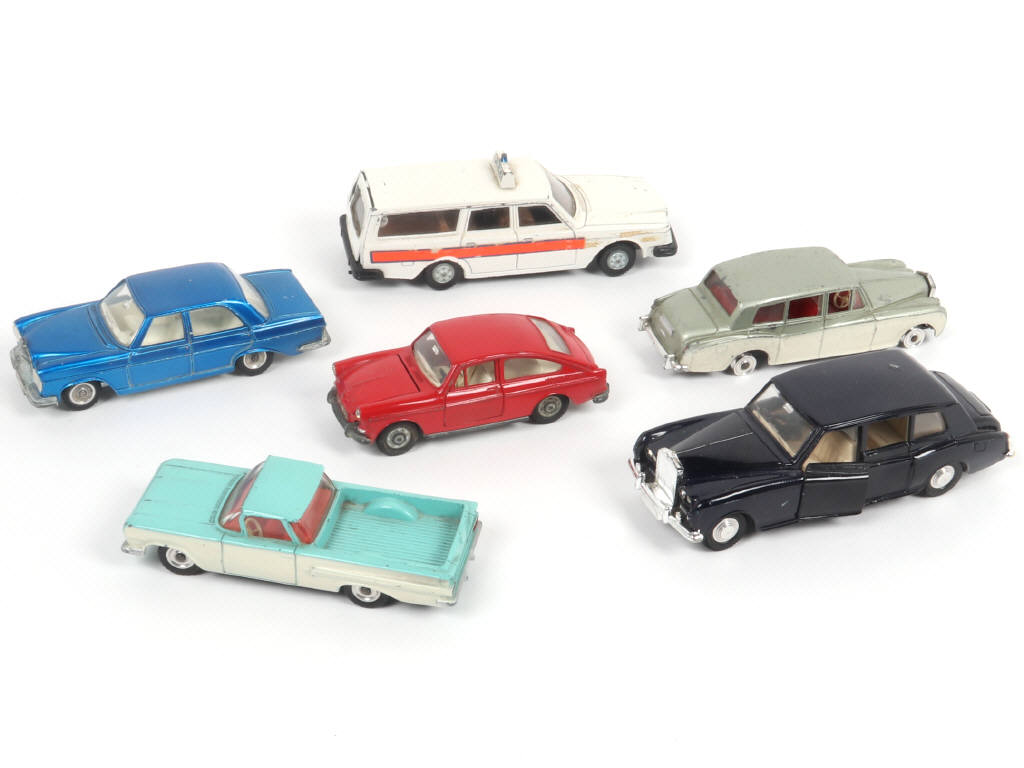 Lot 379 - DINKY TOYS (GB) (6)