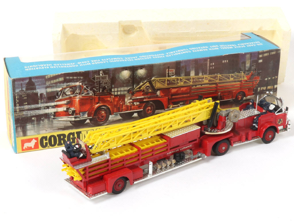 Lot 219 - CORGI TOYS (GB) (1)