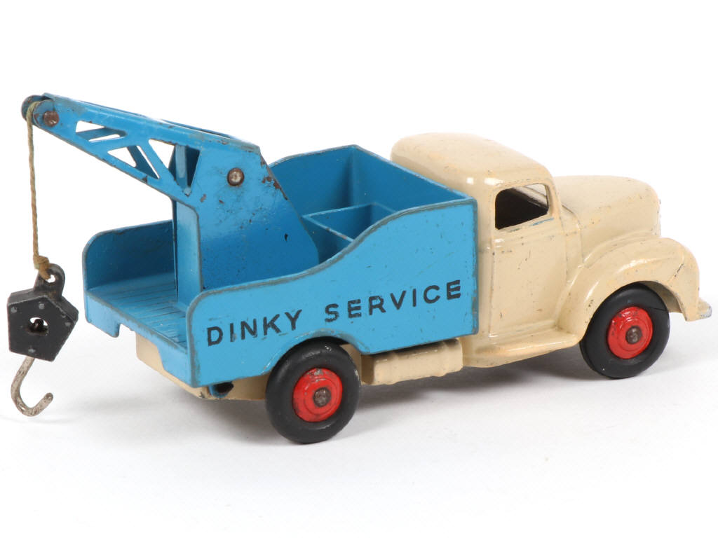 Lot 332 - DINKY TOYS (GB) (1)